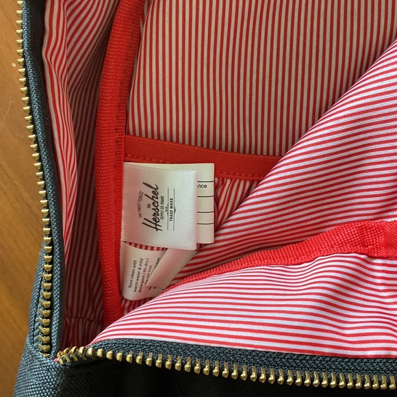 Herschel Backpack - Picture 3 of 3